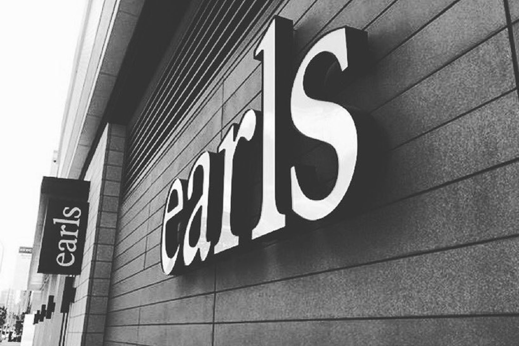 earls kitchen and bar logo