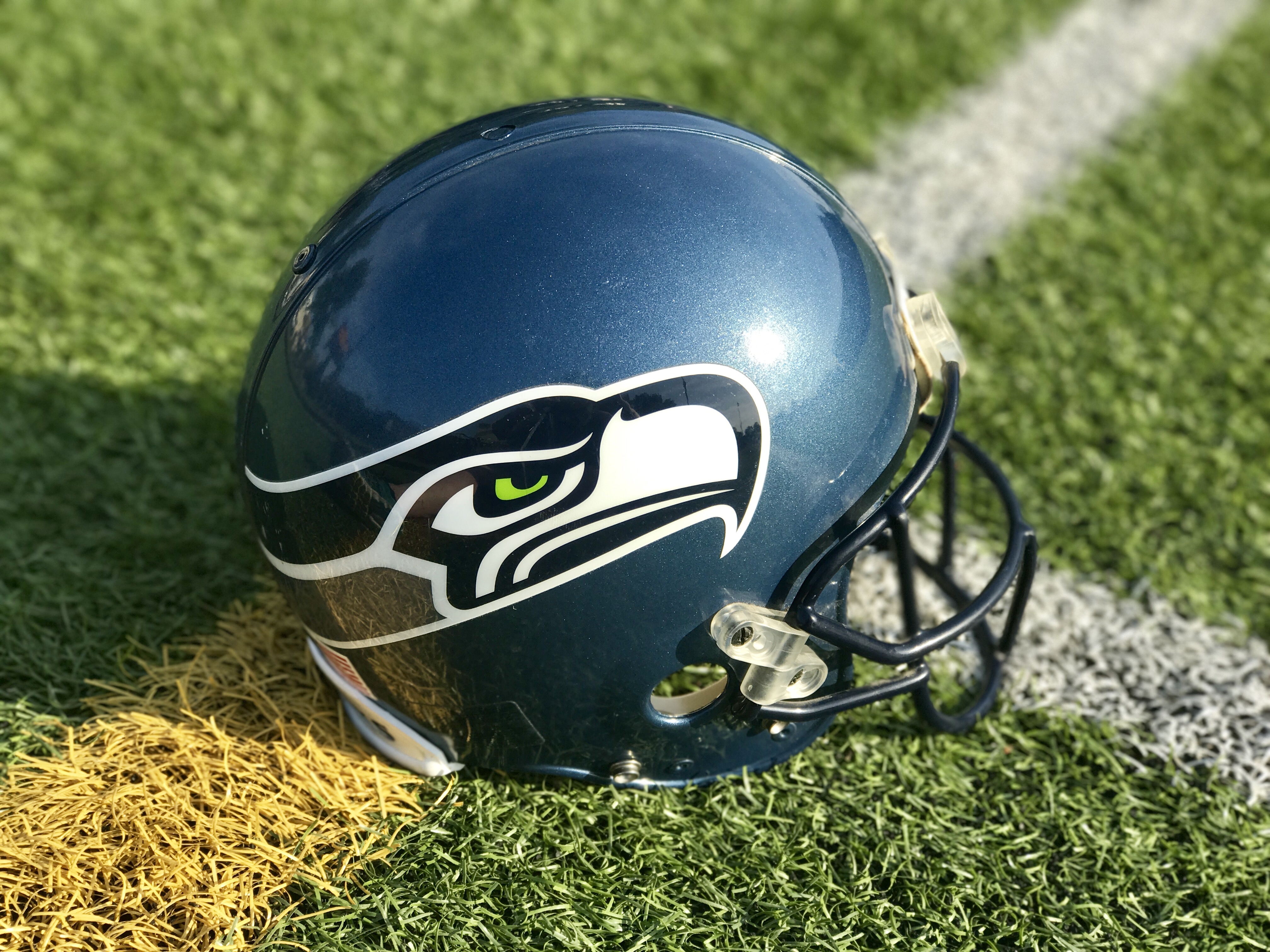 Seattle Seahawks Game Watch/Happy Hour at Mac's Wood Grilled | Chicago Food Magazine