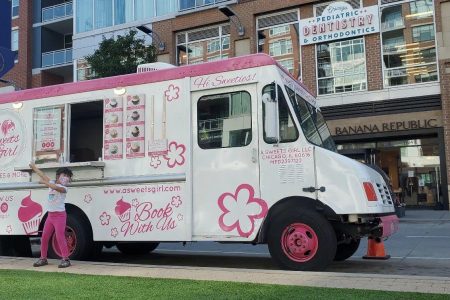 Roosevelt Collection Shops Celebrates Summer with "Cupcake Tuesdays"