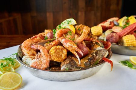 Crab du Jour Opens First Midwest Location in Melrose Park