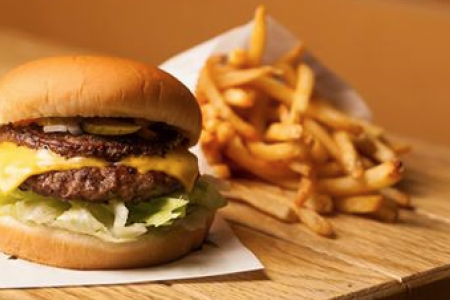 M Burger Opens in Aurora at Chicago Premium Outlets